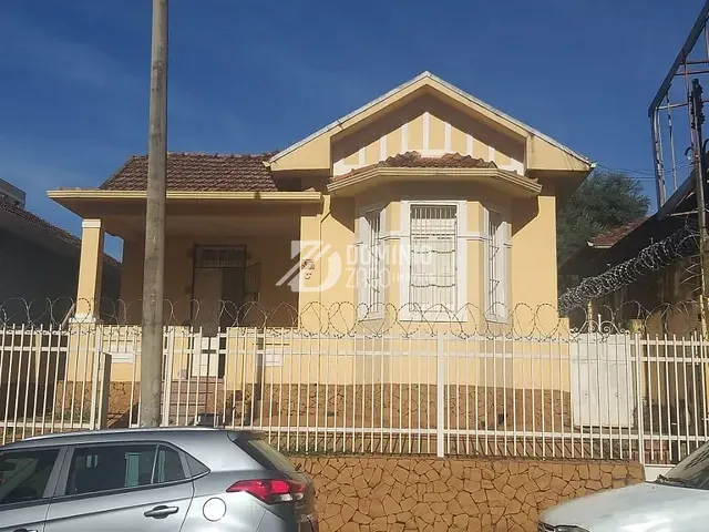 Casa com 282m² 3 quartos e 2 banheiros, para alugar, no bairro Centro em Uberaba