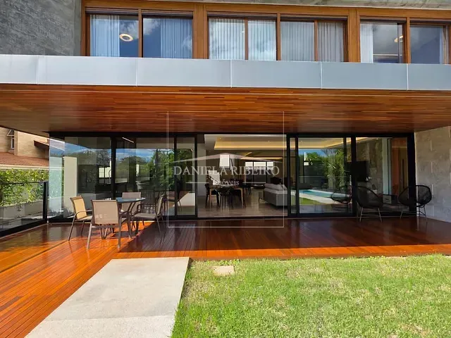Casa com 600m² 6 quartos e 7 banheiros, à venda, no bairro Esperança em Londrina