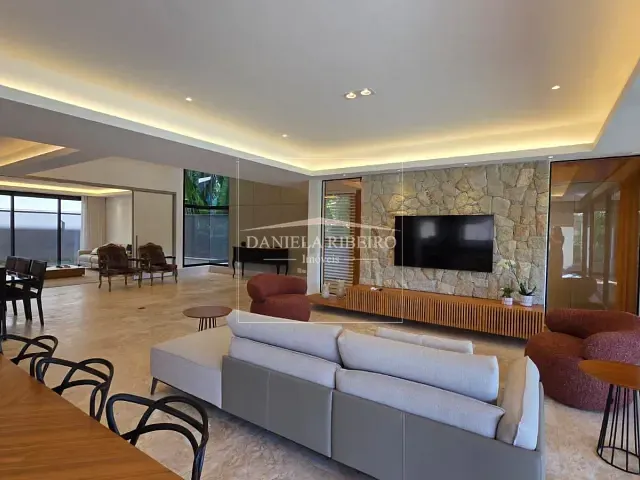 Casa com 600m² 6 quartos e 7 banheiros, à venda, no bairro Esperança em Londrina
