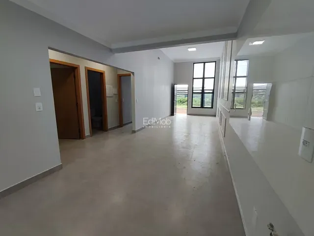 Casa 3 quartos e 2 banheiros, à venda, no bairro Tropical III em Cascavel