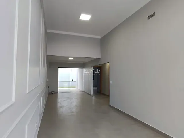 Casa 3 quartos e 2 banheiros, à venda, no bairro Tropical III em Cascavel