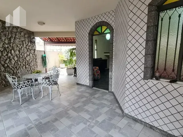 Casa com 195m² 4 quartos e 2 banheiros, à venda, no bairro Centro em Nova Iguaçu