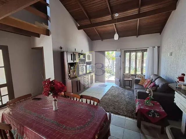 Casa 3 quartos e 3 banheiros, à venda, no bairro Areal em Pelotas