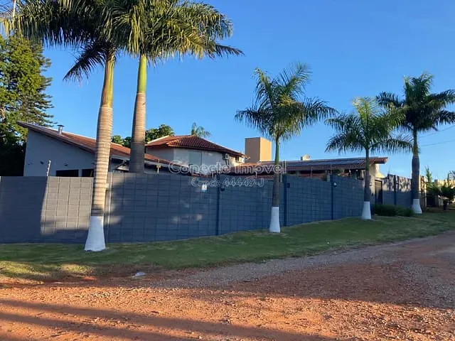 Casa com 505m² 3 quartos e 3 banheiros, à venda, no bairro Núcleo Urbano Parque Ana Helena em Jaguariúna