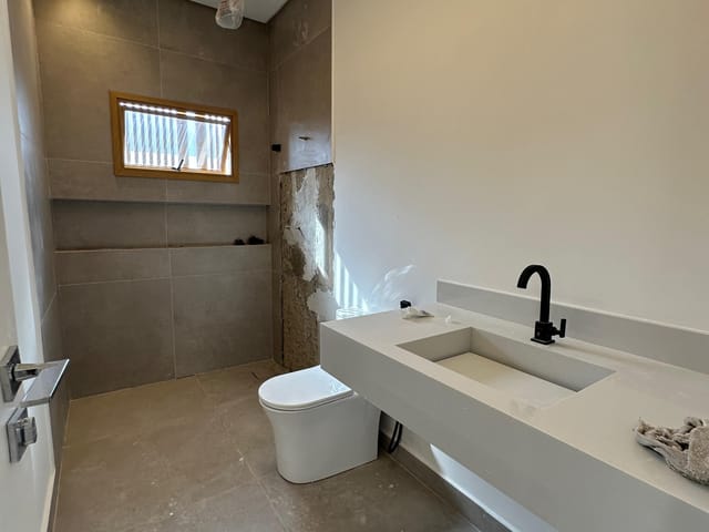 Casa com 302m² 4 quartos e 6 banheiros, à venda, no bairro Aruana em Aracaju