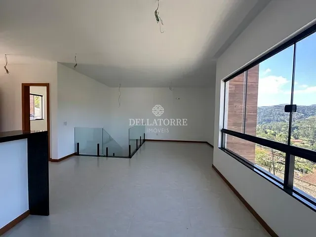 Casa com 1469m² 3 quartos e 3 banheiros, à venda, no bairro Golfe em Teresópolis