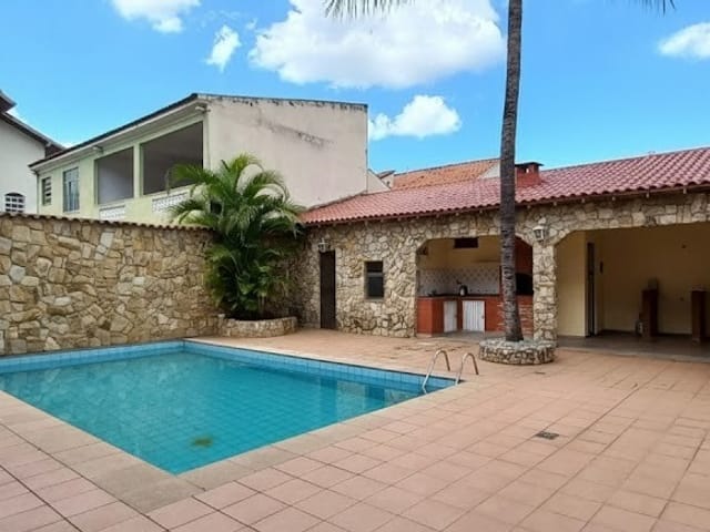 Casa com 369m² 4 quartos e 5 banheiros, à venda, no bairro Vila Valqueire em Rio de Janeiro