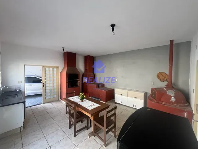 Casa com 680m² 4 quartos e 5 banheiros, à venda, no bairro Centro em Botucatu