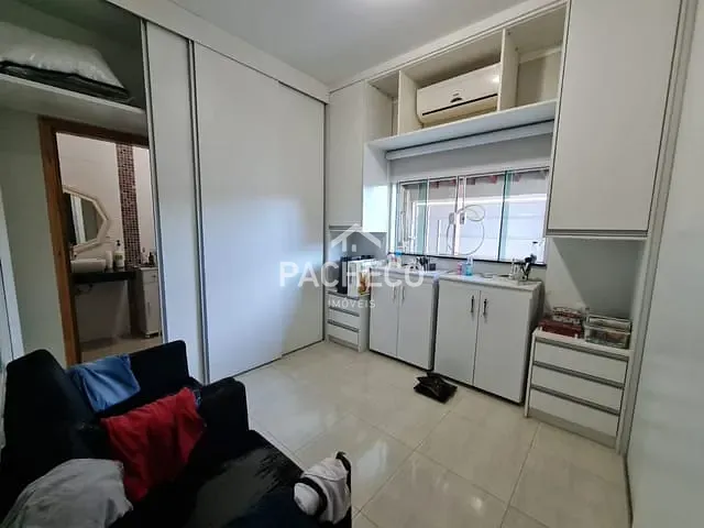 Casa com 250m² 3 quartos e 2 banheiros, à venda, no bairro Vila Pantano II em Santa Bárbara d'Oeste