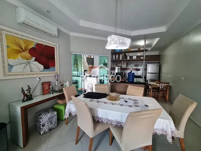 Casa com 250m² 3 quartos e 2 banheiros, à venda, no bairro Vila Pantano II em Santa Bárbara d'Oeste