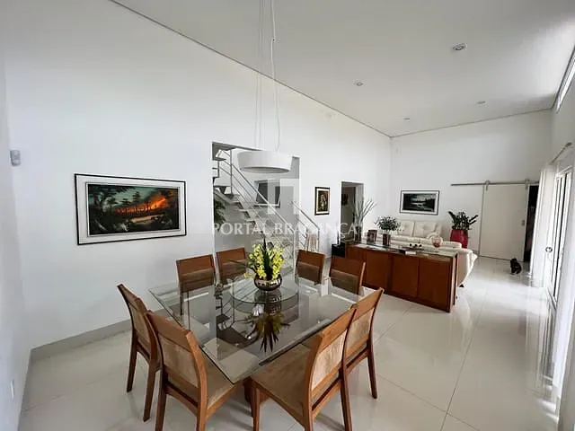 Casa com 1100m² 2 quartos e 4 banheiros, à venda, no bairro Jardim América em Bragança Paulista