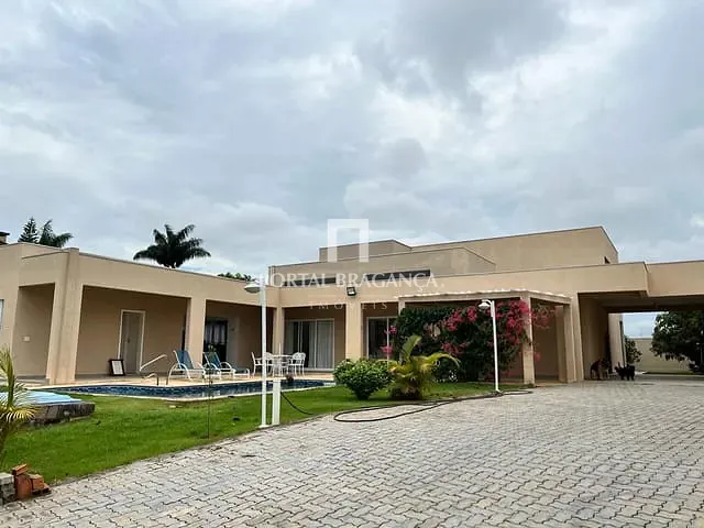 Casa com 1100m² 2 quartos e 4 banheiros, à venda, no bairro Jardim América em Bragança Paulista