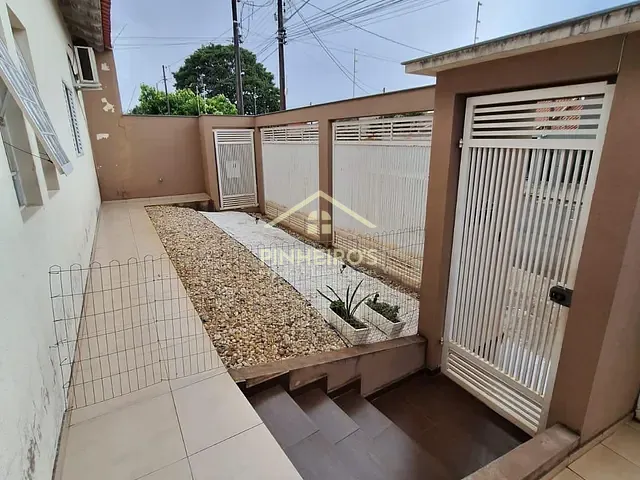 Casa com 320m² 2 quartos e 1 banheiro, à venda, no bairro Jardim Alvorada em Cambé