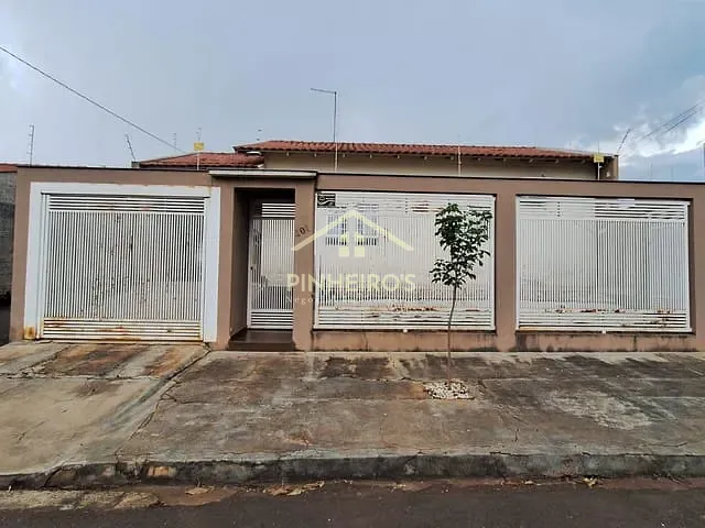 Casa com 320m² 2 quartos e 1 banheiro, à venda, no bairro Jardim Alvorada em Cambé