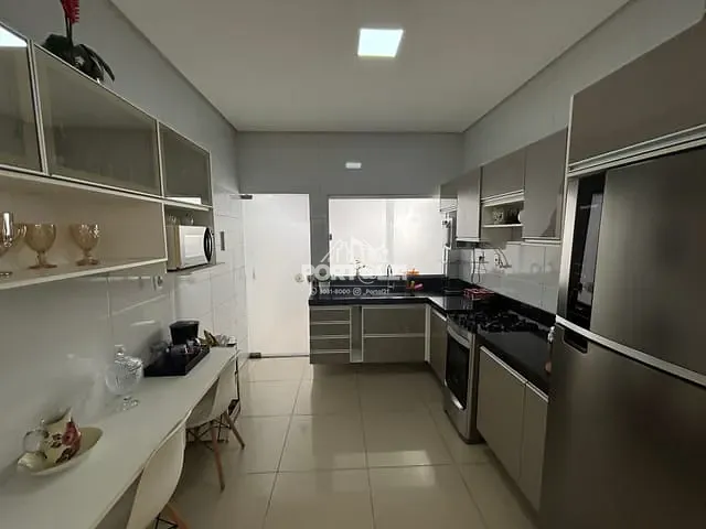 Casa com 292m² 4 quartos e 2 banheiros, à venda, no bairro Maria Auxiliadora em Petrolina