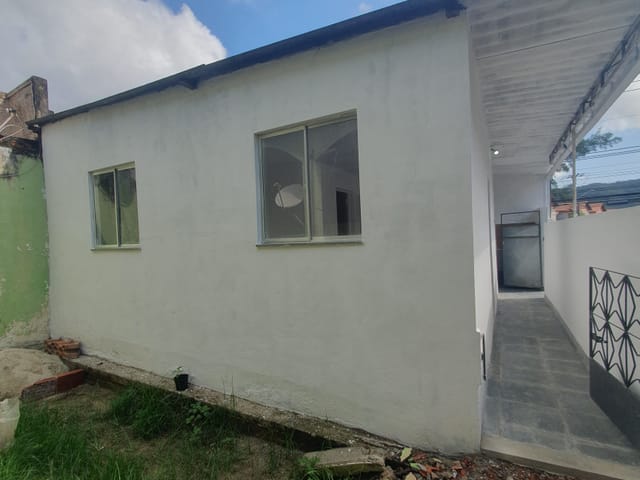 Casa 1 quarto e 1 banheiro, para alugar, no bairro Cosmos em Rio de Janeiro