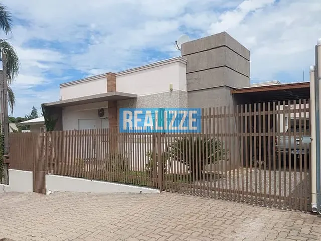 Casa com 300m² 4 quartos e 2 banheiros, à venda, no bairro Colinas em Marau