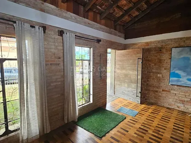 Casa com 165m² 2 quartos e 2 banheiros, à venda, no bairro Pinheirinho em Curitiba