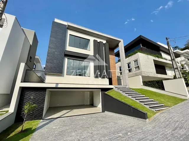 Casa com 350m² 4 quartos e 5 banheiros, à venda, no bairro Itoupava Central em Blumenau