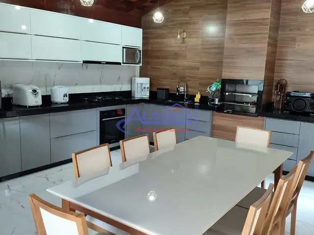 Casa com 250m² 3 quartos e 3 banheiros, à venda, no bairro Loteamento Villa Branca em Jacareí