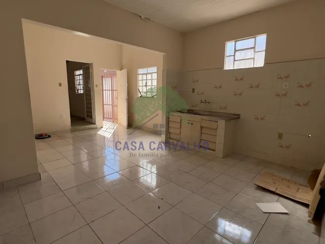 Casa 2 quartos e 1 banheiro, à venda, no bairro Centro em Corumbá