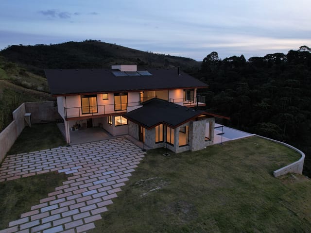 Foto do Casa - 🌲🏡 Casa Nova em Condomínio de Alto Padrão – Sofisticação, Natureza e Exclusividade em Campos do Jordão | Campos & Co. Imóveis