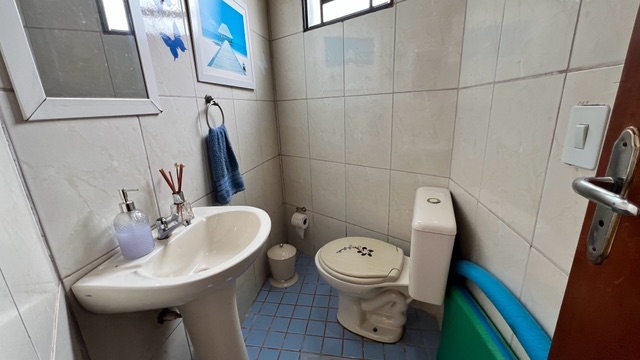 Casa com 260m² 3 quartos e 4 banheiros, à venda, no bairro Califórnia em Londrina