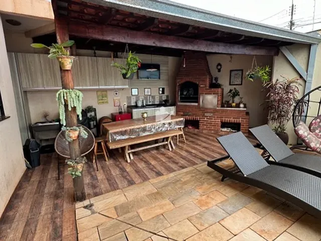 Casa com 260m² 3 quartos e 4 banheiros, à venda, no bairro Califórnia em Londrina