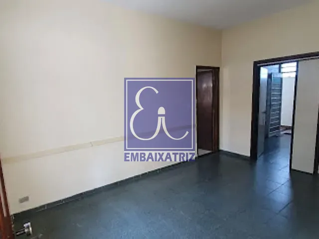 Casa com 180m² 5 quartos e 3 banheiros, para alugar, no bairro Vila Adyana em São José dos Campos