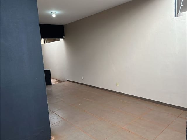 Casa com 150m² 3 quartos e 2 banheiros, à venda, no bairro Jardim Rasslem em Dourados