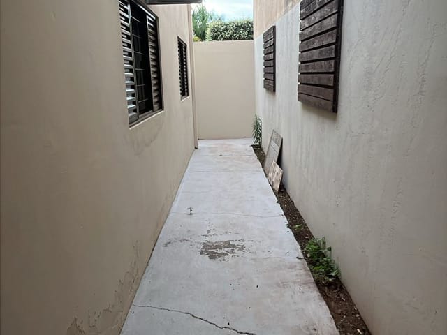 Casa com 150m² 3 quartos e 2 banheiros, à venda, no bairro Jardim Rasslem em Dourados