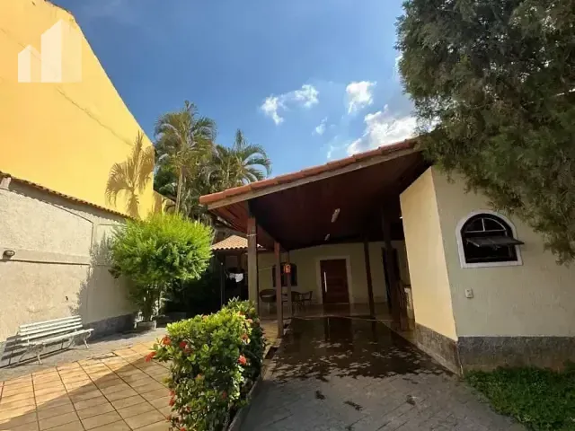 Casa com 260m² 3 quartos e 1 banheiro, à venda, no bairro Moquetá em Nova Iguaçu