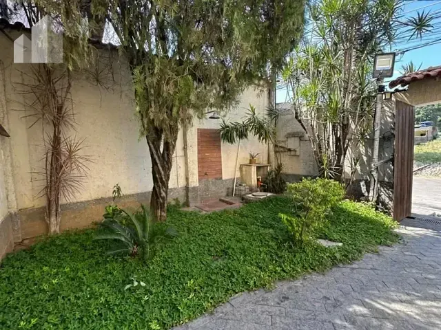 Casa com 260m² 3 quartos e 1 banheiro, à venda, no bairro Moquetá em Nova Iguaçu