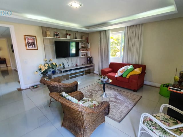 Casa com 567m² 4 quartos e 6 banheiros, à venda, no bairro Itaipu em Niterói
