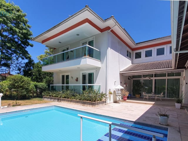 Casa com 567m² 4 quartos e 6 banheiros, à venda, no bairro Itaipu em Niterói