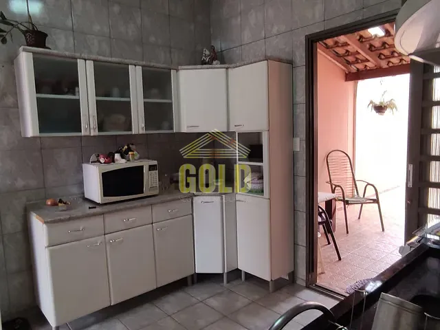 Casa com 237m² 3 quartos e 2 banheiros, à venda, no bairro Cambezinho em Londrina