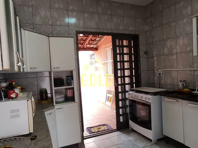 Casa com 237m² 3 quartos e 2 banheiros, à venda, no bairro Cambezinho em Londrina