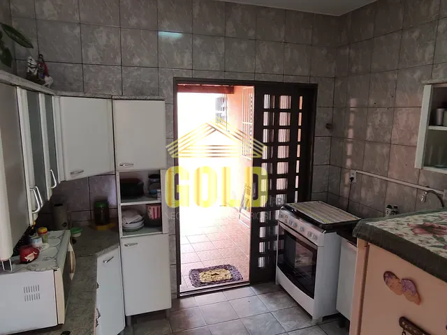 Casa com 237m² 3 quartos e 2 banheiros, à venda, no bairro Cambezinho em Londrina