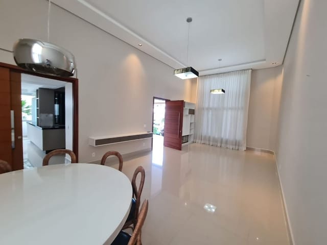 Casa com 300m² 3 quartos e 4 banheiros, à venda, no bairro Esperança em Londrina