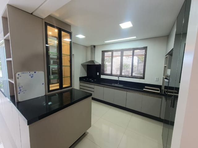 Casa com 300m² 3 quartos e 4 banheiros, à venda, no bairro Esperança em Londrina