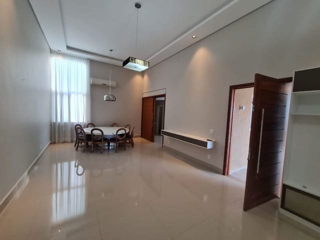 Casa com 300m² 3 quartos e 4 banheiros, à venda, no bairro Esperança em Londrina