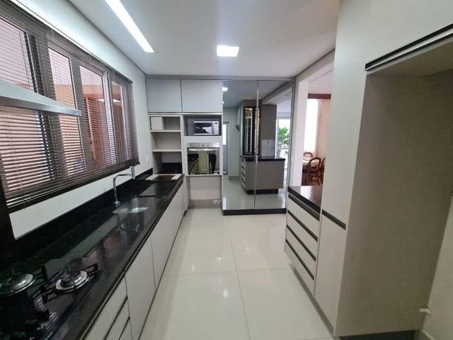 Casa com 300m² 3 quartos e 4 banheiros, à venda, no bairro Esperança em Londrina