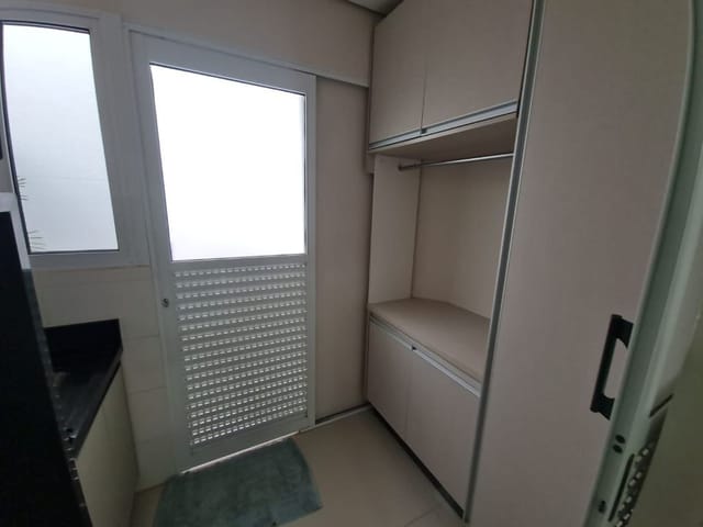 Casa com 300m² 3 quartos e 4 banheiros, à venda, no bairro Esperança em Londrina