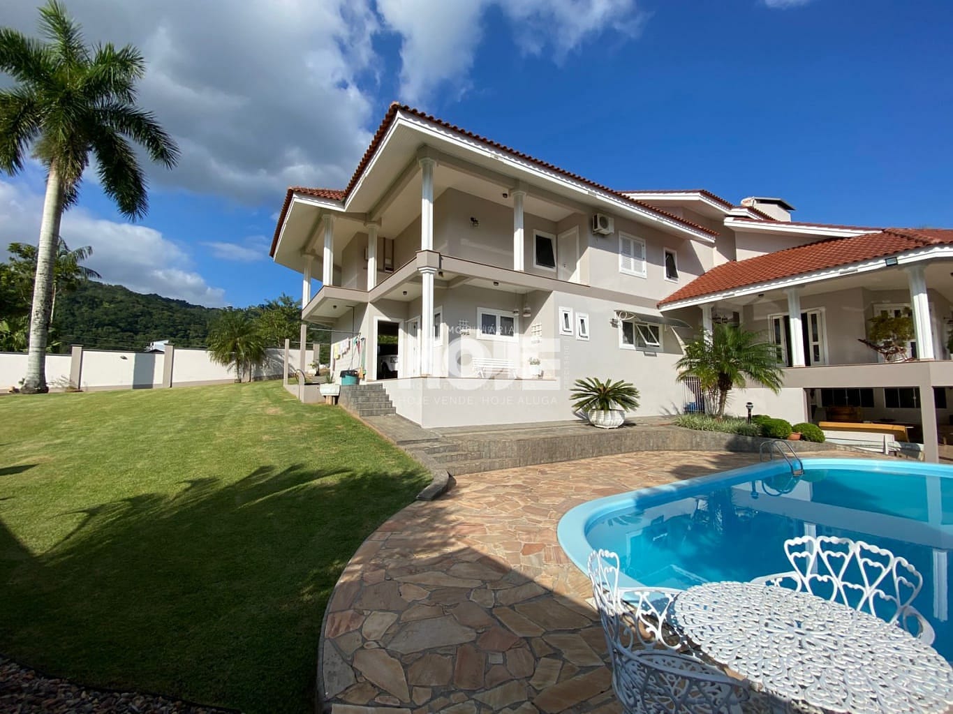 CASA MARAVILHOSA EM RODEIO — foto 2