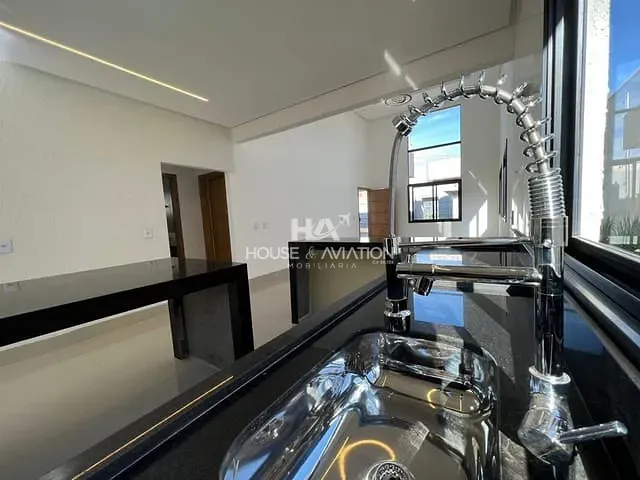 Casa com 360m² 3 quartos e 3 banheiros, à venda, no bairro Setor Cristina II em Trindade