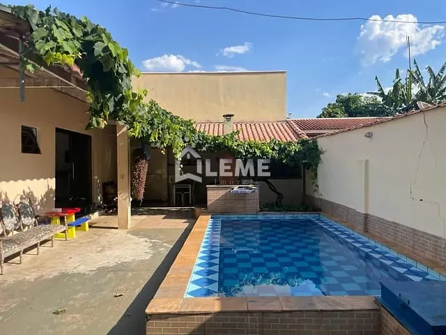 Casa com 230m² 4 quartos e 1 banheiro, à venda, no bairro Jardim Alvorada em Mococa