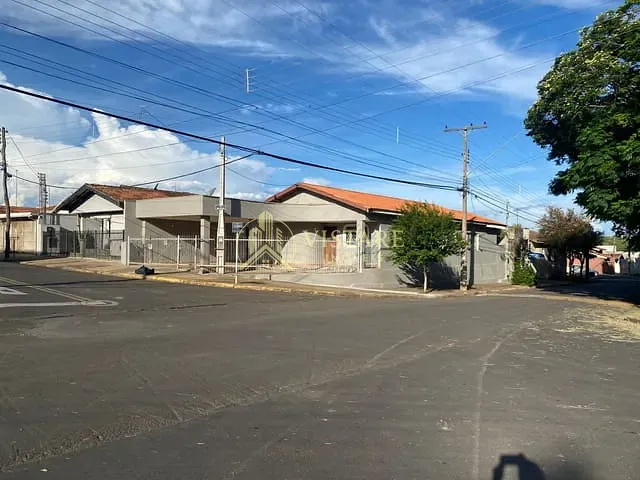 Casa 3 quartos e 2 banheiros, à venda, no bairro Jardim Torrezan em Saltinho