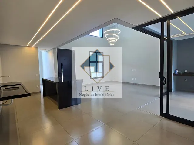 Casa com 200m² 3 quartos e 3 banheiros, à venda, no bairro Parque imperial em Monte Mor