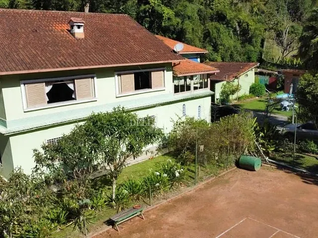 Casa com 21250m² 5 quartos e 4 banheiros, à venda, no bairro Pimenteiras em Teresópolis
