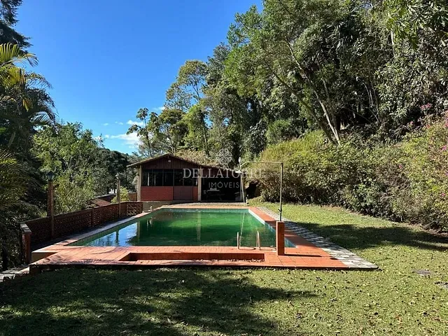 Casa com 21250m² 5 quartos e 4 banheiros, à venda, no bairro Pimenteiras em Teresópolis